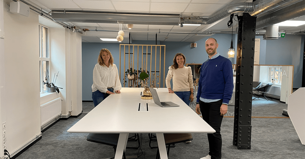 Trine, Kjersti og Benjamin på kontoret