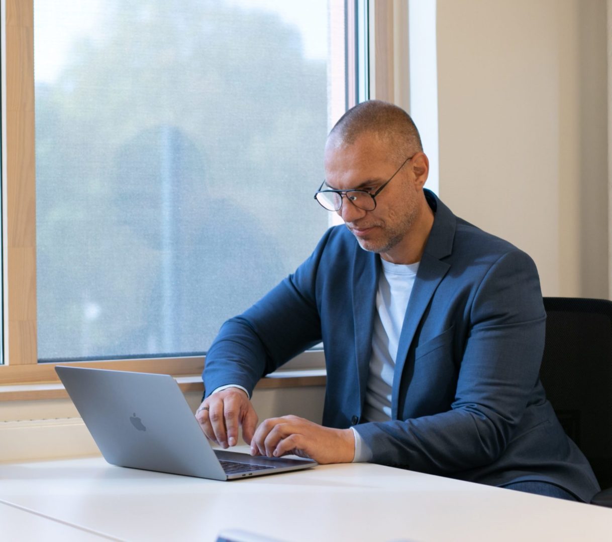 Kjartan jobber på mac